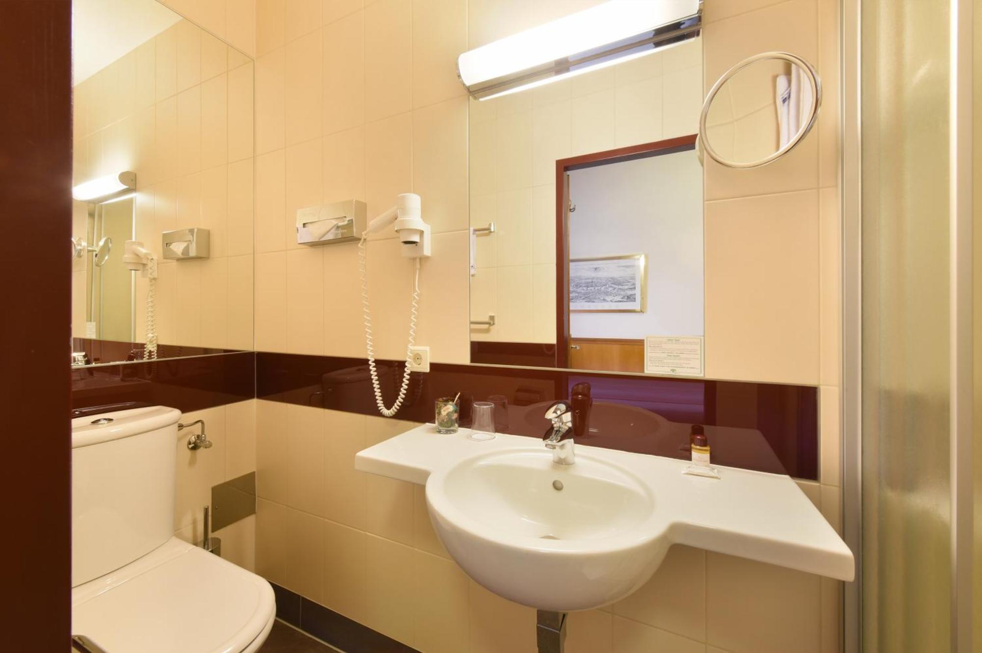 Chambre Simple BUDGET - Vue Rue
