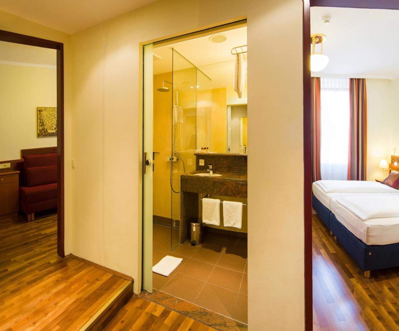 Chambre Quadruple PREMIUM - Vue sur Cour