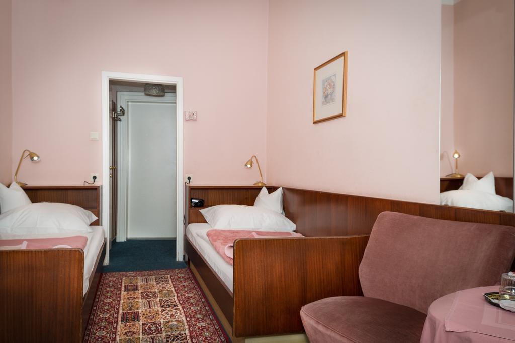Classic Single Room,78957450:JPEG